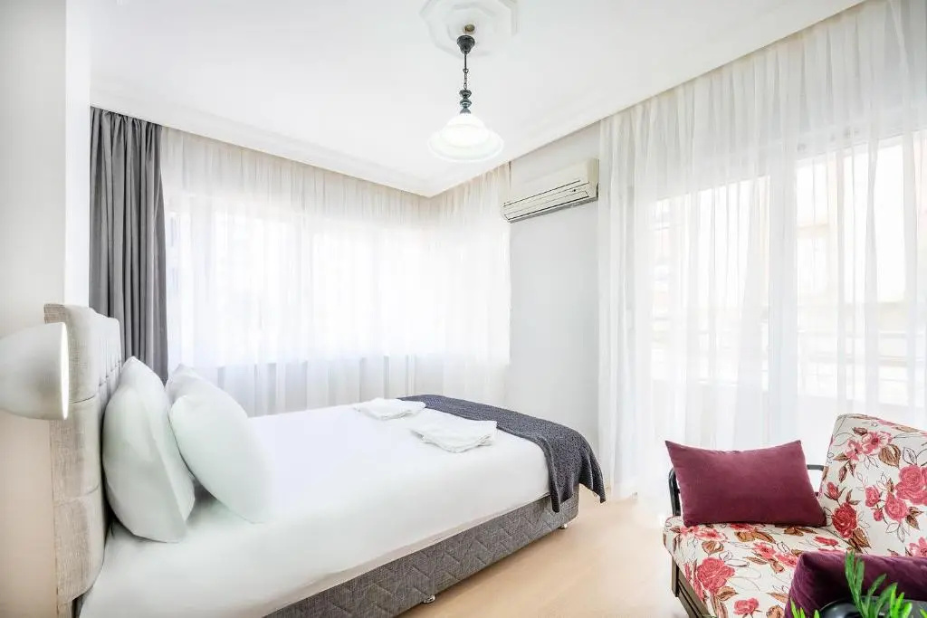 Cozy Flat with Balcony Close to Public Transportation in Konyaalti, Antalya