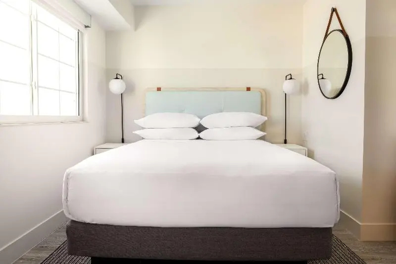 Hampton by Hilton Grand Cayman Seven Mile Beach - Chambres