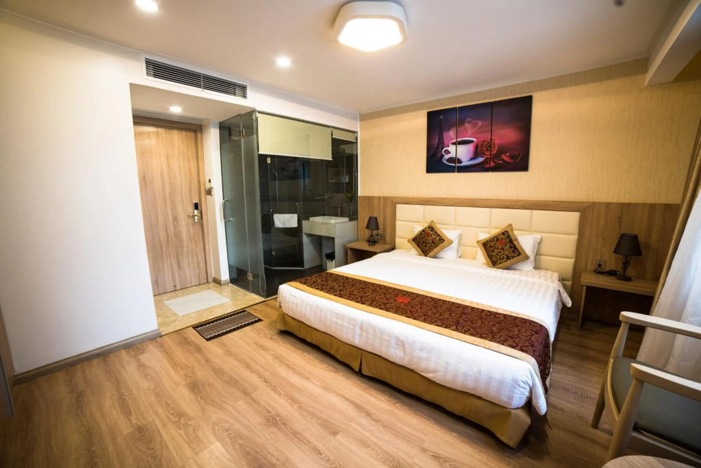 Ruby Hotel — 4