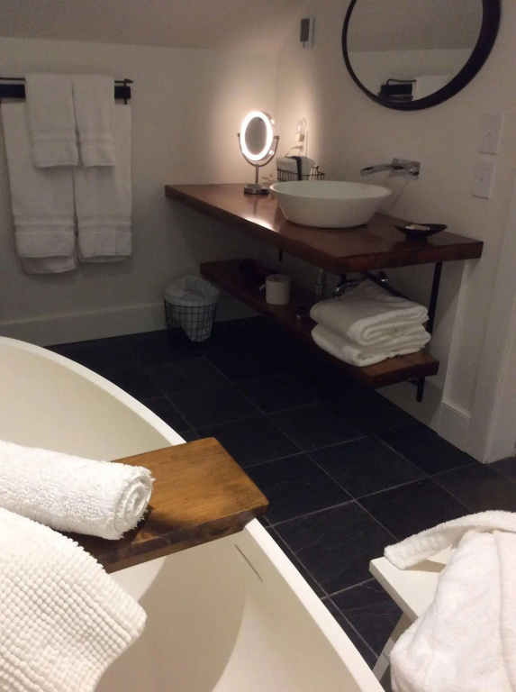 Woodbourne Inn - 4