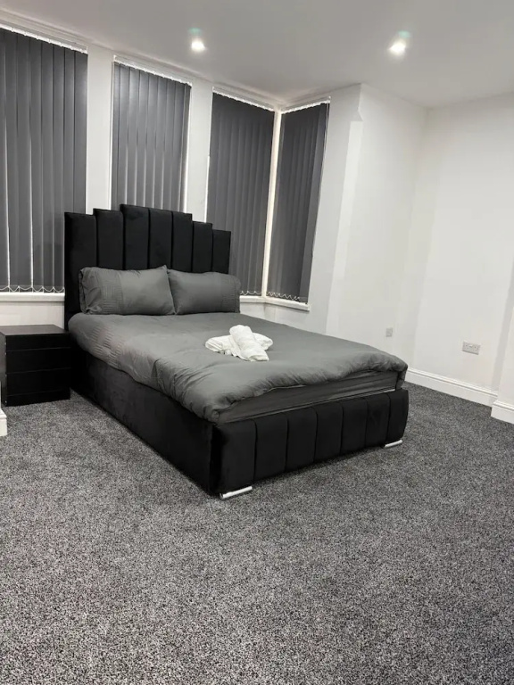Lutom 2 Bed Flat - 1 With Sofa bed Sleeps 4