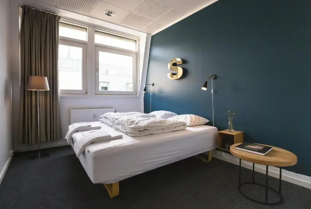 Double room (full double bed)