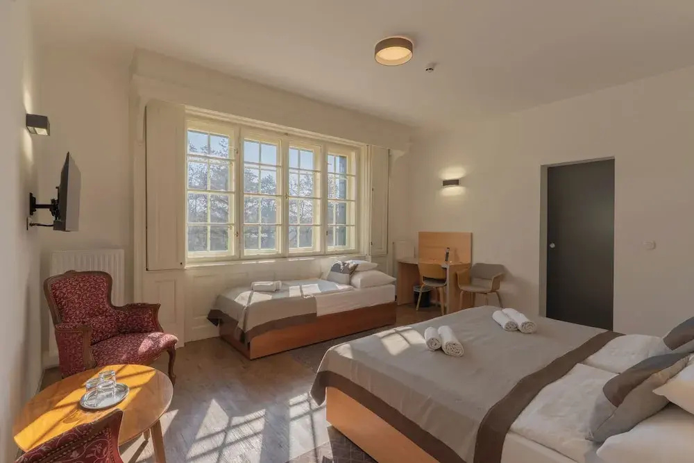 Standard Triple room