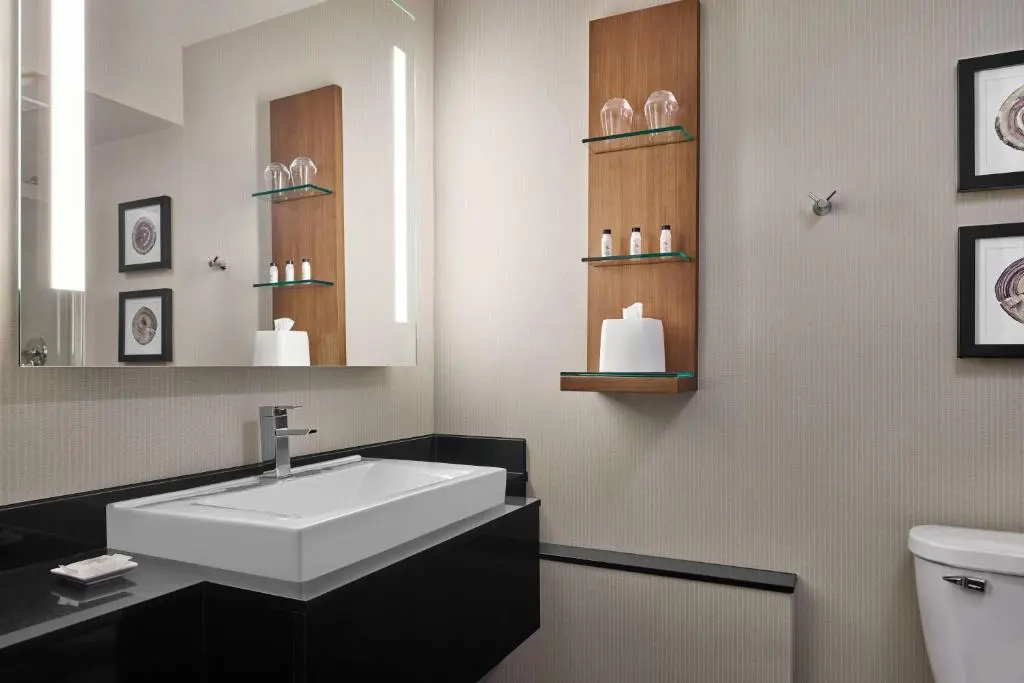Delta Hotels by Marriott Milwaukee Northwest - Chambres