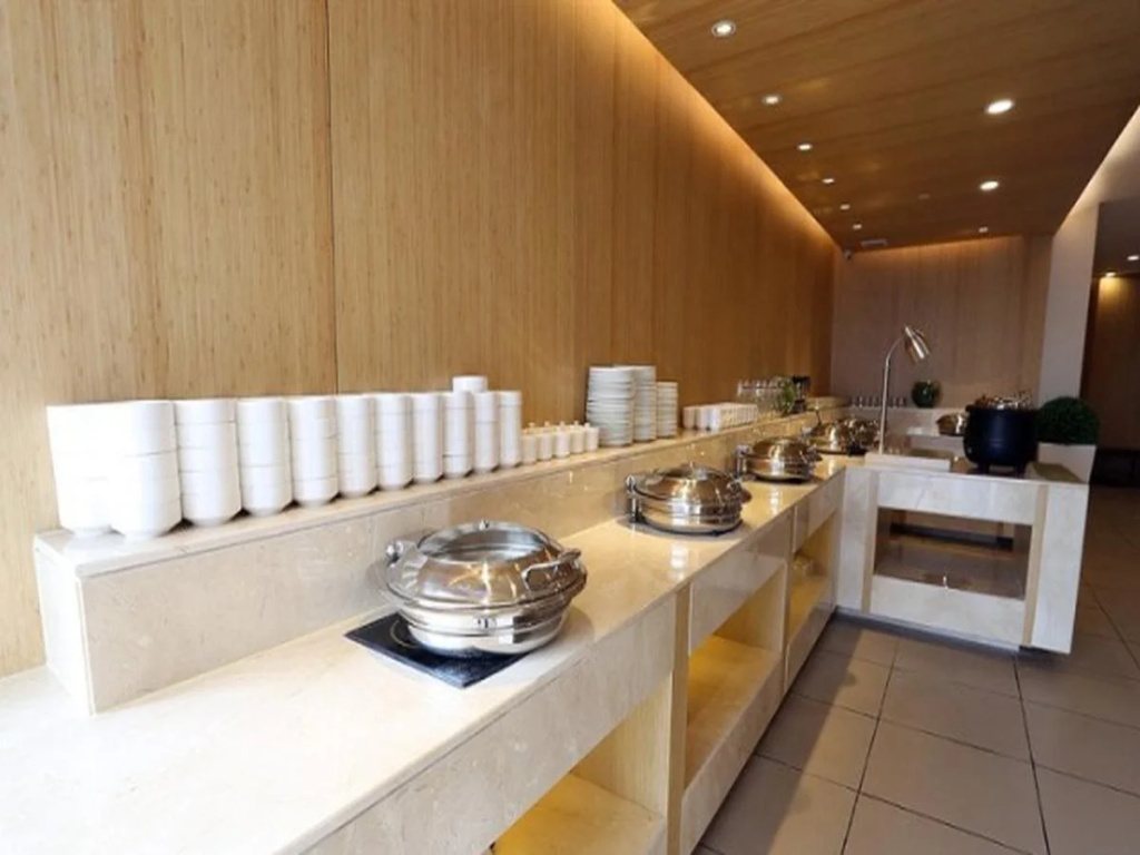 Food & Beverage