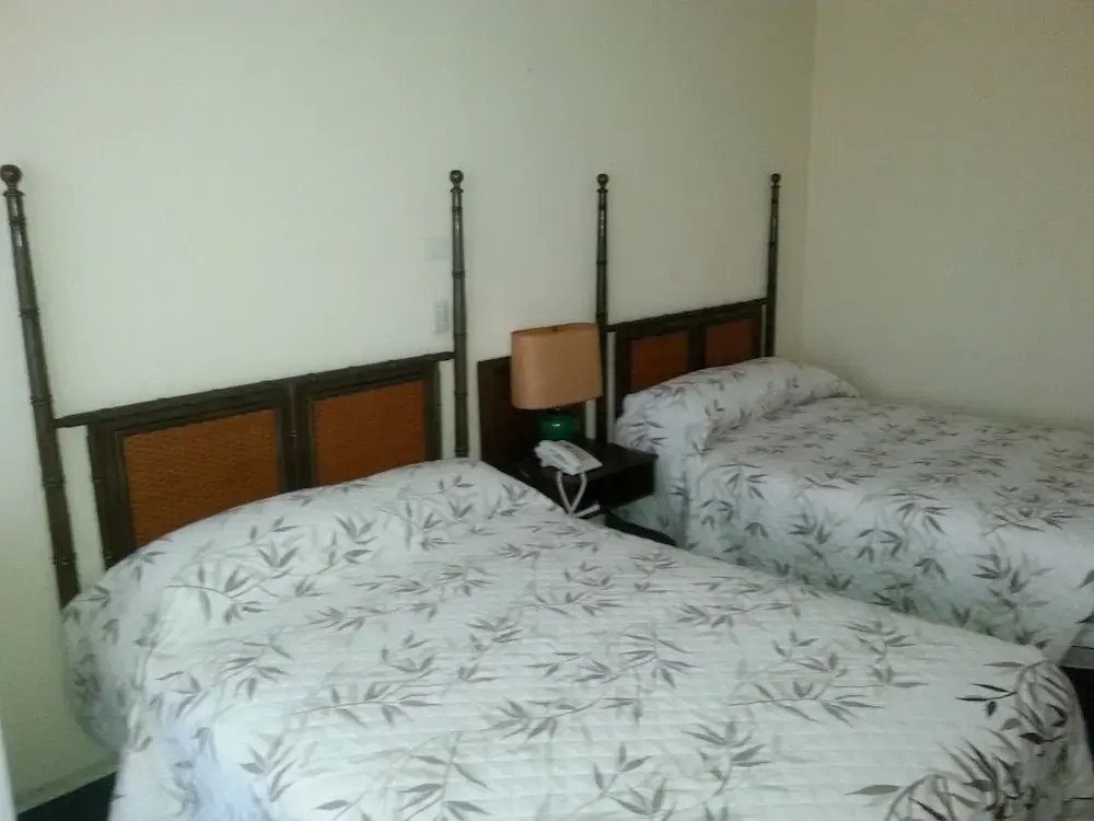 標準四人房附陽台，附設兩張雙人床。