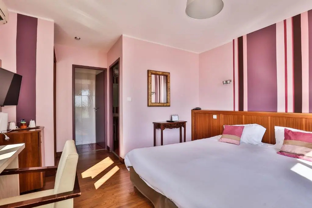 Standard Double room with harbour view (full double bed)