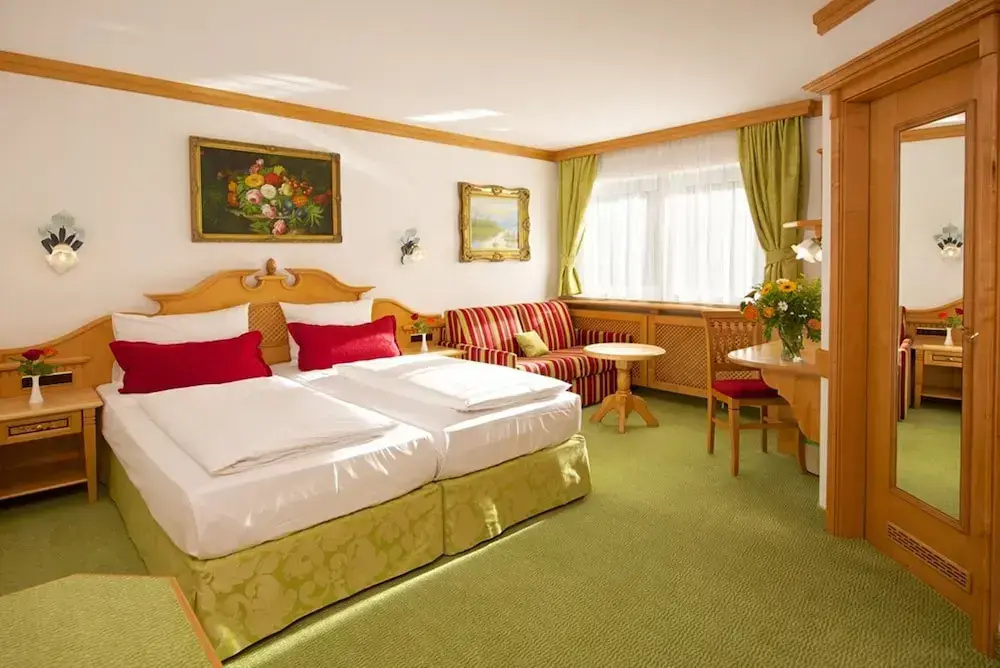 Classic Double room (full double bed)
