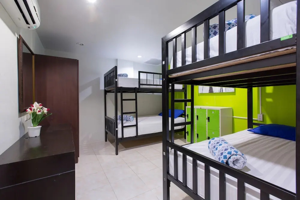 Четырёхместный номер Economy в Cool Sea House