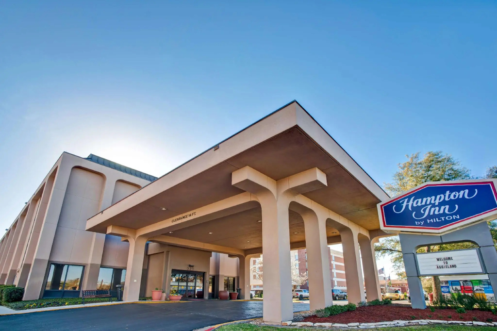 Hampton Inn College Station - Tap to explore photos