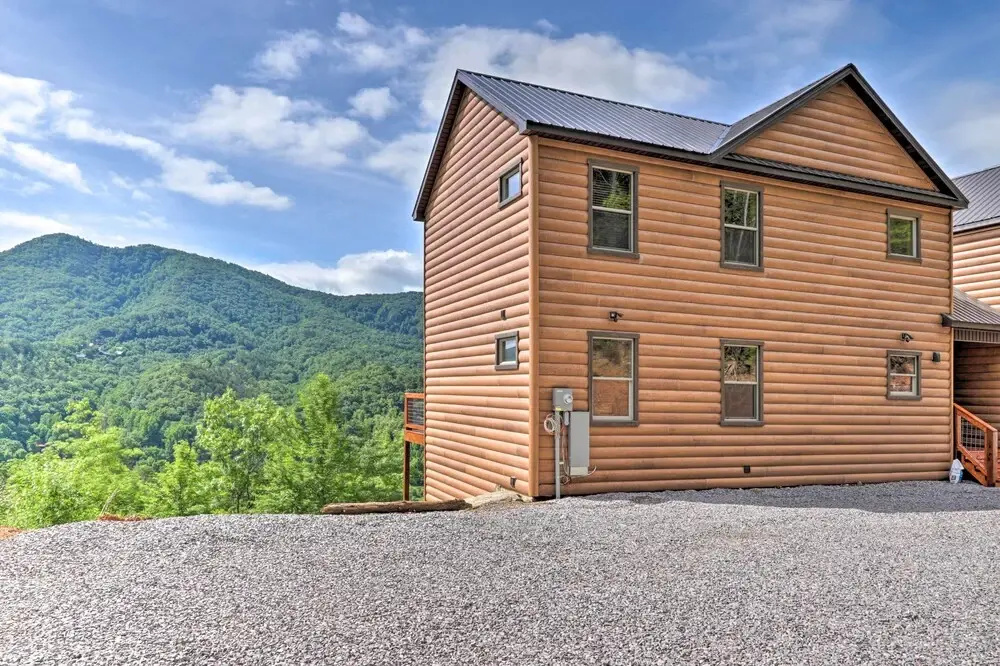 Mountain Dew Cabin w/ Hot Tub & Scenic Views!
