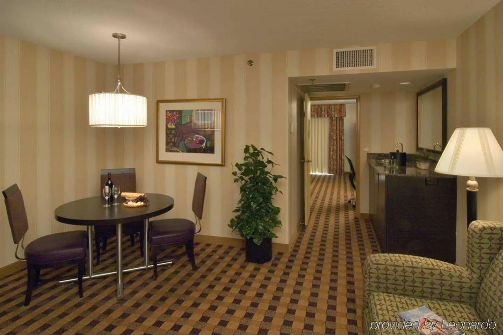 Embassy Suites by Hilton Minneapolis Airport - фото 15