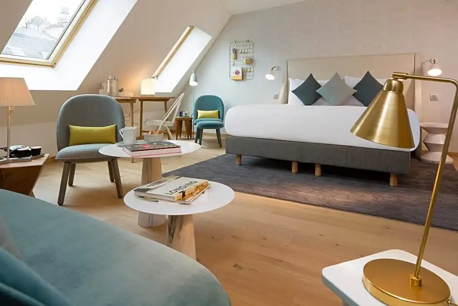 Double Drawing Junior Suite (full double bed)
