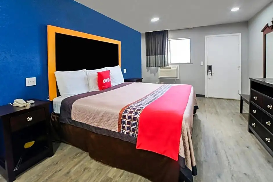 Double Suite (full double bed)