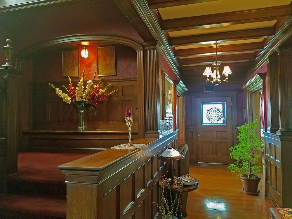 Greenville Inn at Moosehead Lake - фото 2