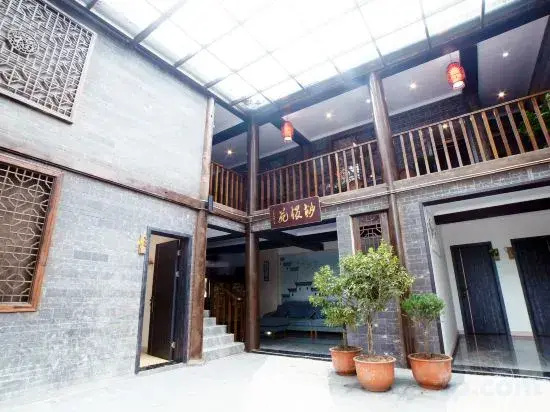 Hongya Liujiang Ancient Town Alsophila spinulosa B&B