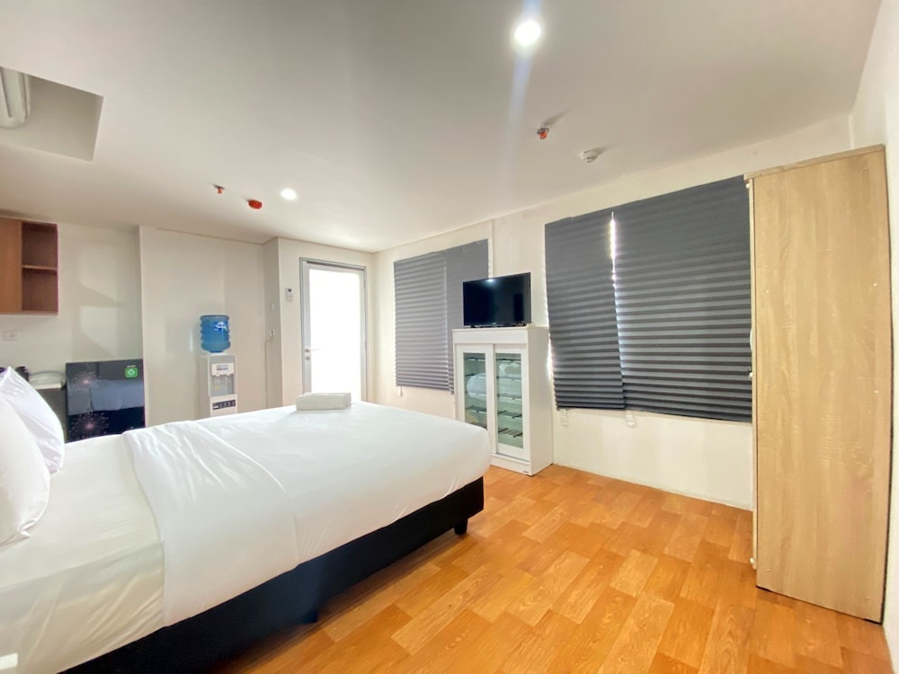 Spacious Studio Room at Apartment Grand Asia Afrika Residence in Bandung