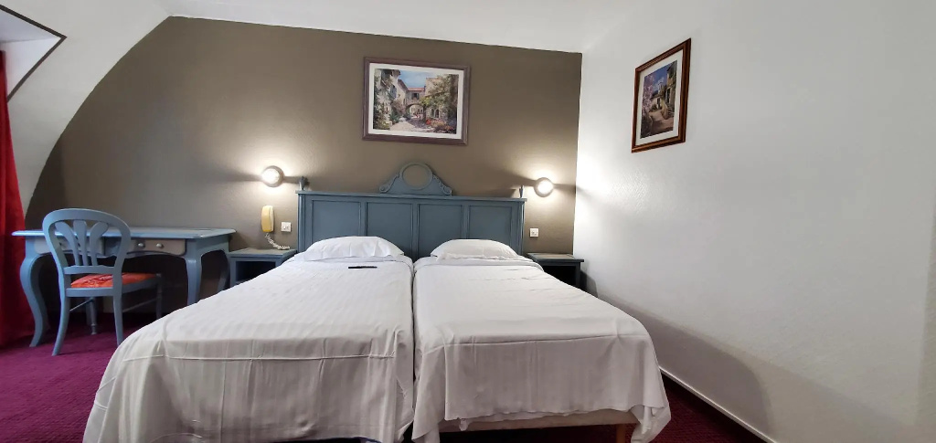 Standard Triple room