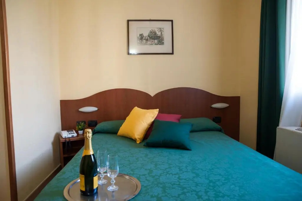 Double room (full double bed)