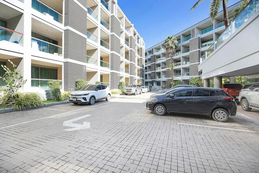 Elegant 2BR Apartment RGN B411 in Laguna