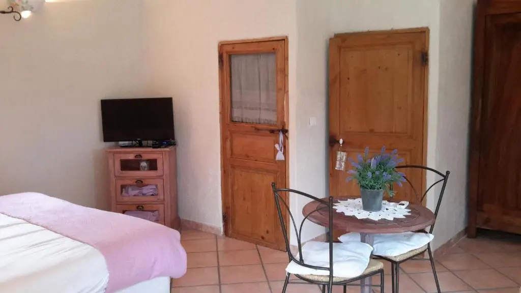 Standard Double room with mountain view full double bed