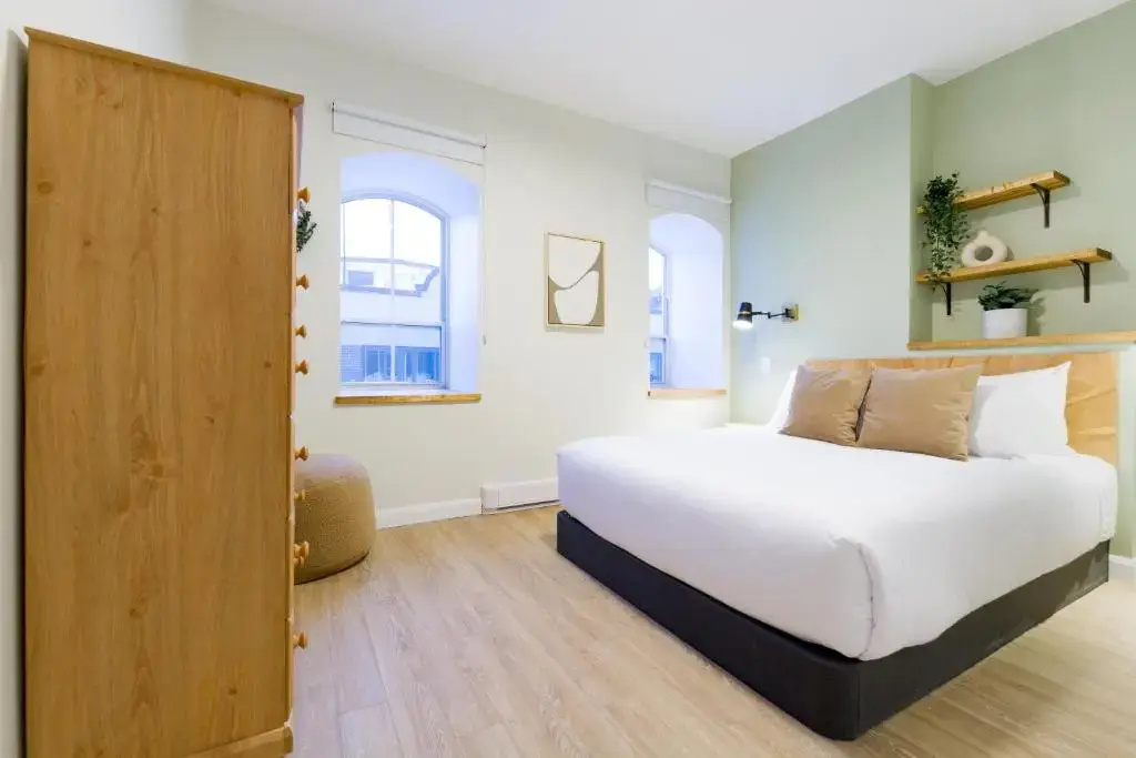 1 Bedroom Apartment with street view