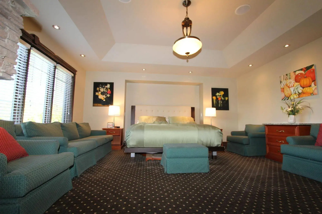 Westmount River Inn - фото 1