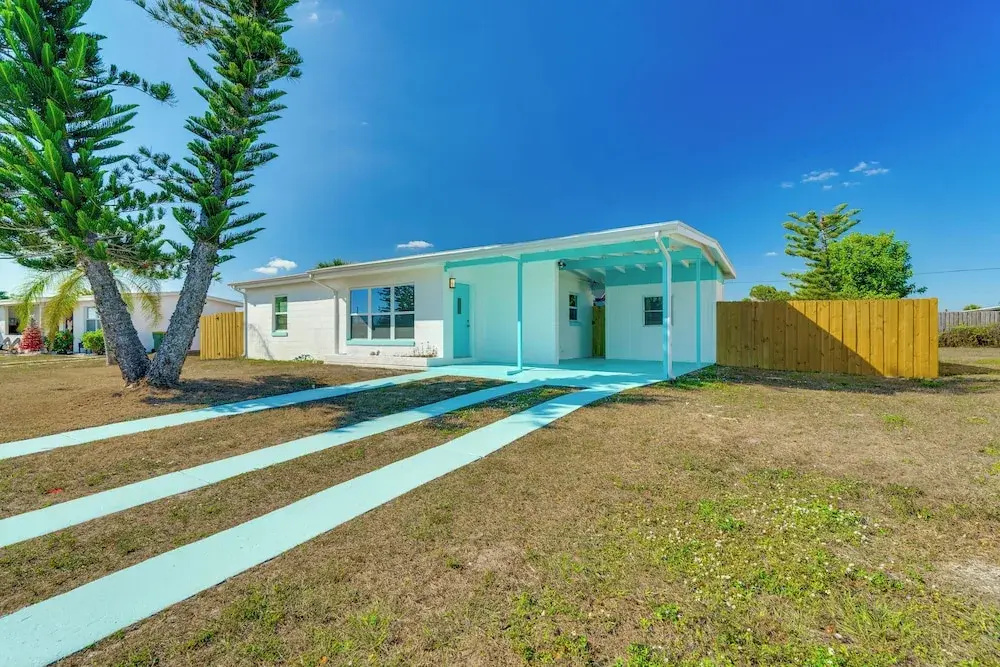 4 Mi to Beach! Sleek Getaway in Port Charlotte