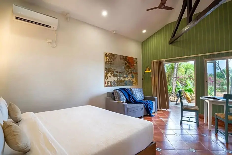 Double Suite (full double bed)