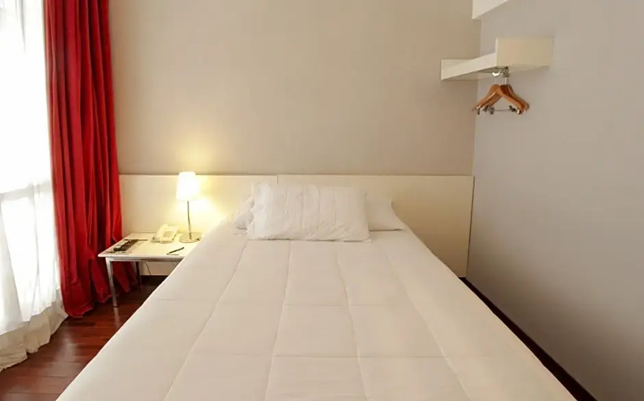 Double Suite (full double bed)