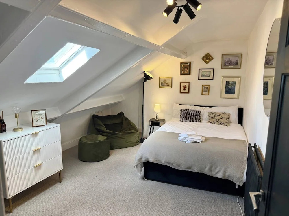 Bright 4-bedroom Maisonette in Gateshead — фото 1