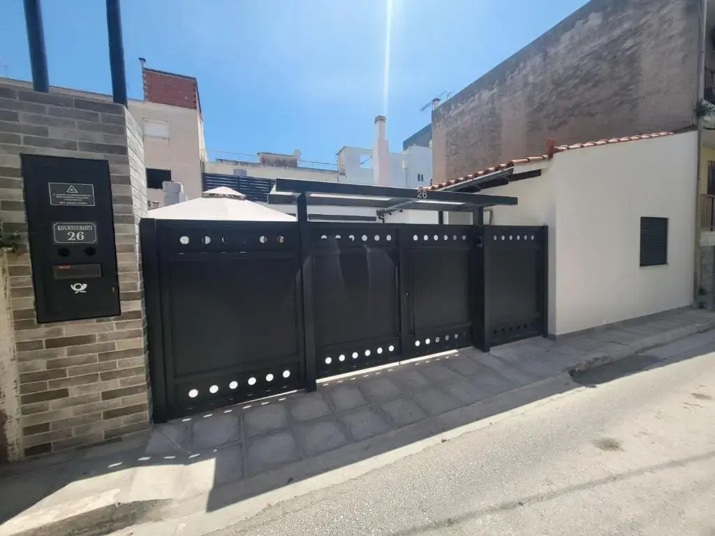 Casa d' Irene near airport, 200 mtrs from the beach, Artemis center
