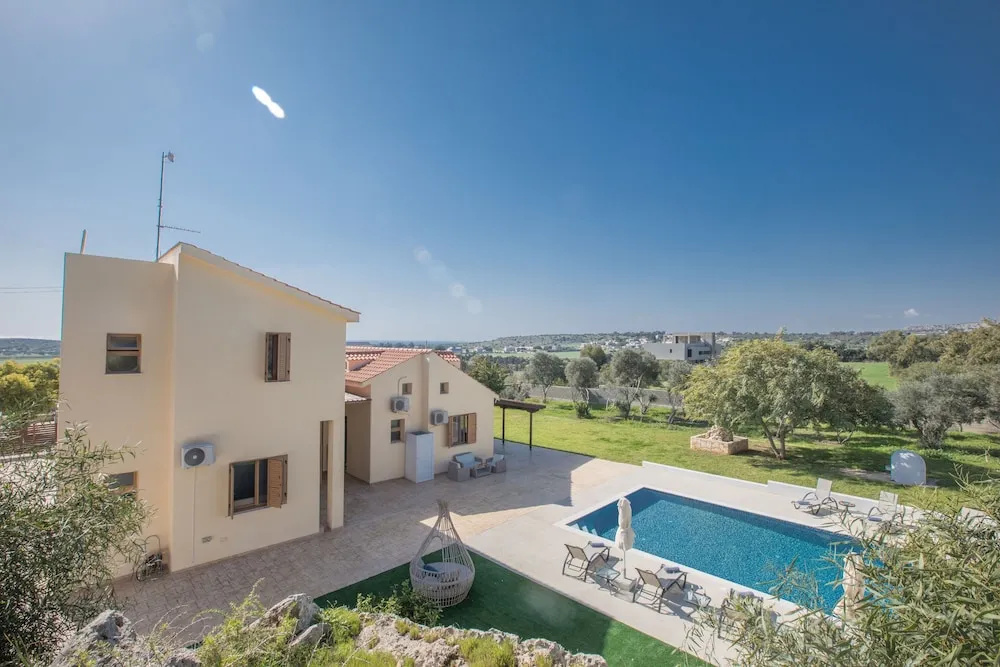 6 Bedroom Villa With Private Pool in the Area of Konnos