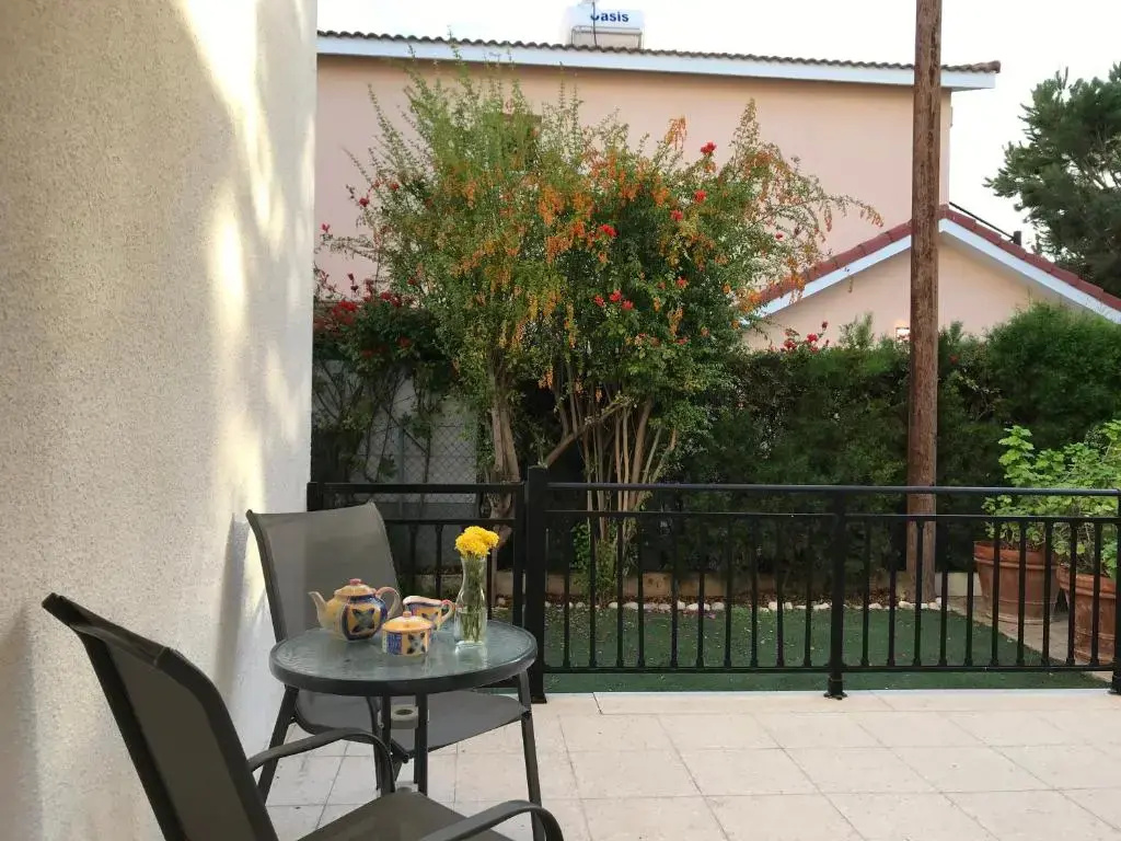 1 Bedroom Apartment with garden view