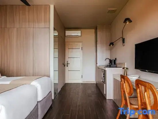 Single Studio with balcony and with city view (single bed)