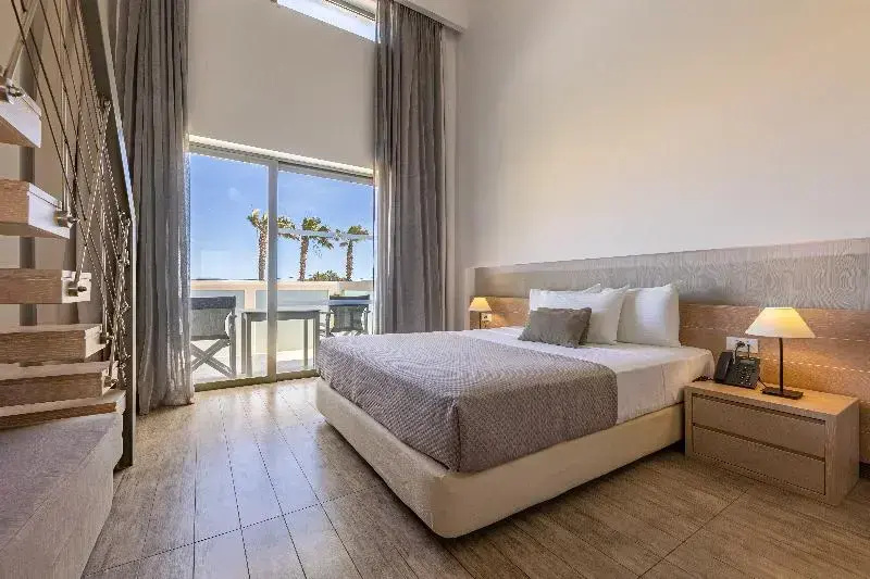 Suite with balcony and with garden view