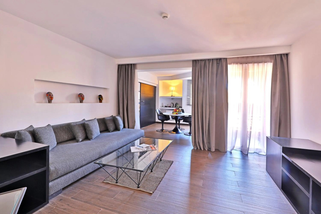 Bab Hotel — 5