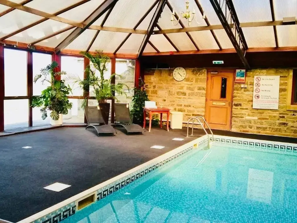 1 Bedroom Double Suite full double bed