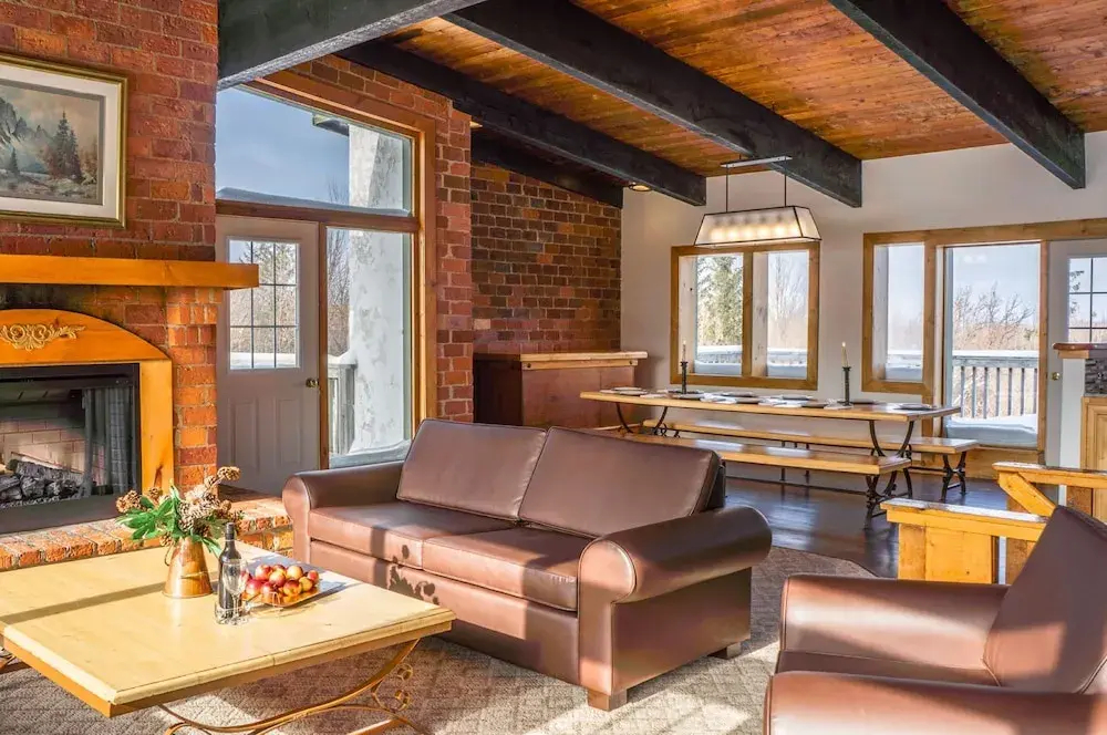 Spacious 8 bdrm Blue Mountain Cottage, Perfect for Large Groups, Private Beach, BBQ, Hot Tub, Sauna - фото 4