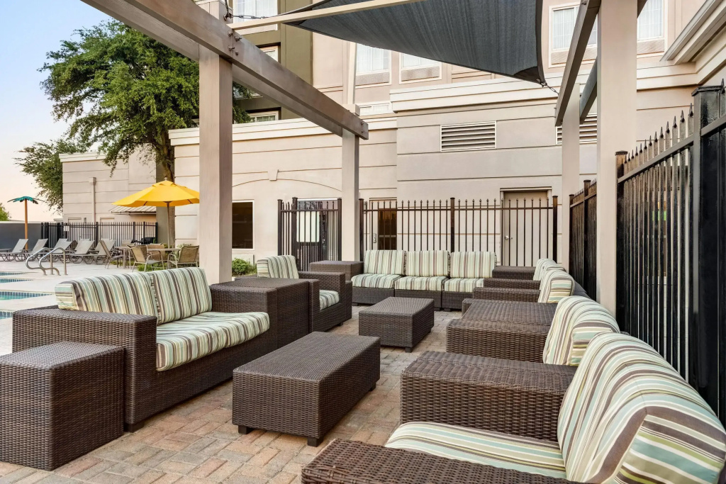 La Quinta Inn & Suites by Wyndham Arlington North 6 Flags Dr - Général