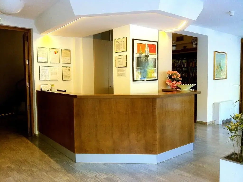 Lobby & Reception