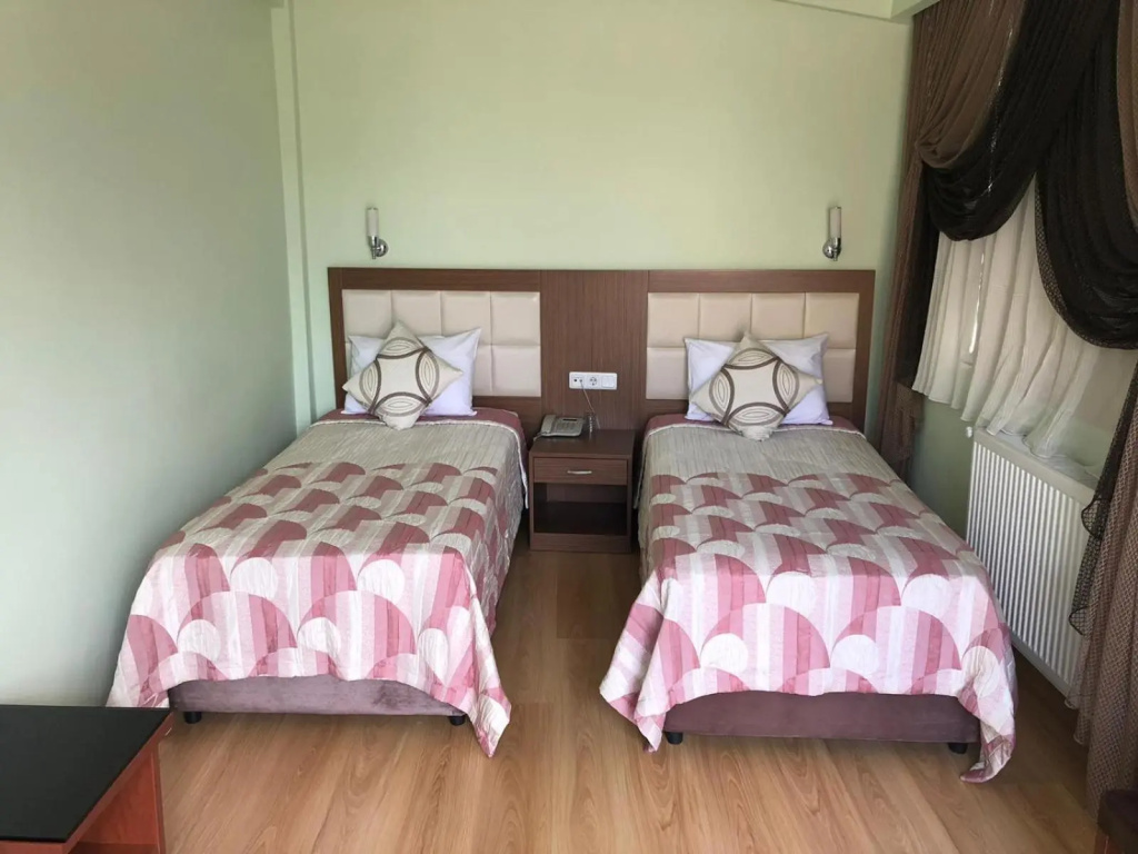 Hivas Hotel — 4