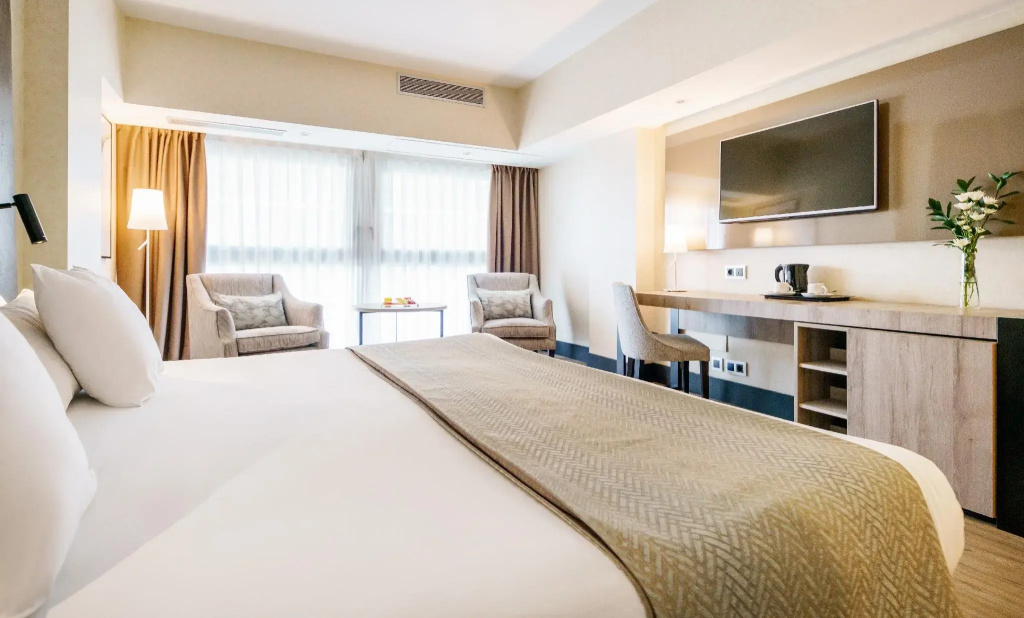 Double room (full double bed)