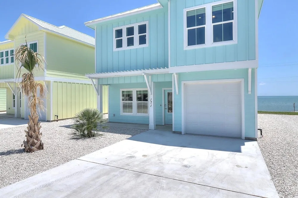 Seven Palms 3 Bedroom Home by RedAwning