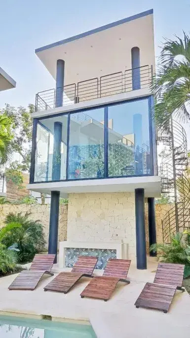 108 Amena Minutes to the Beach with Pool & Gym