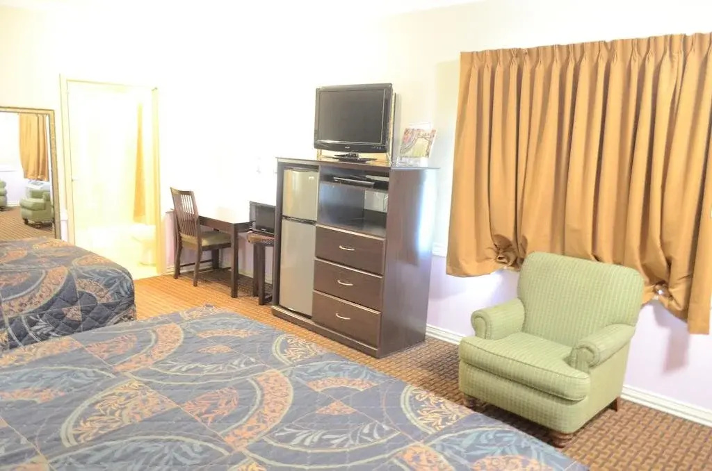 Budget Host Inn & Suites