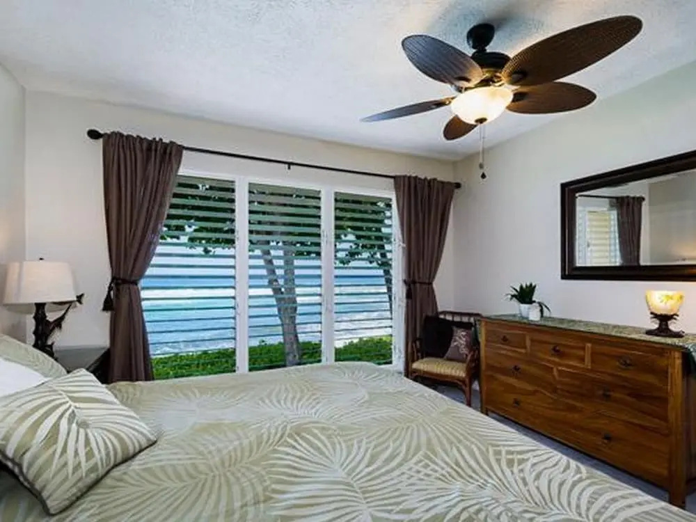 Kona Surf & Racquet Club