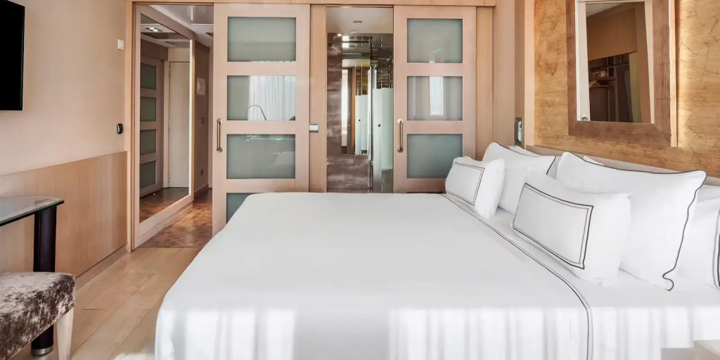 Meliá Double room (full double bed)