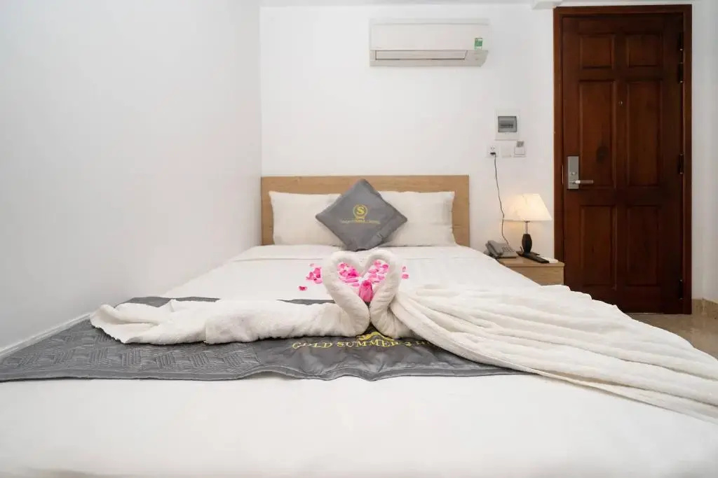 Deluxe Double room (full double bed)
