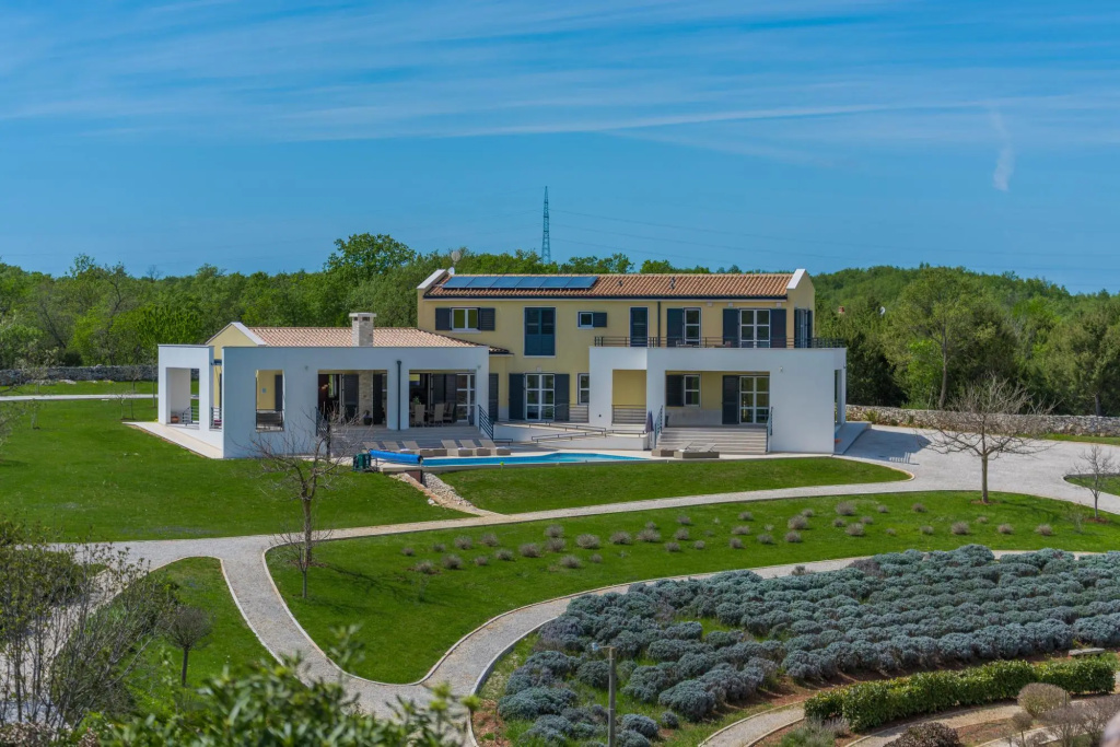 Arkaim in Filipana with 5 bedrooms and 5 bathrooms